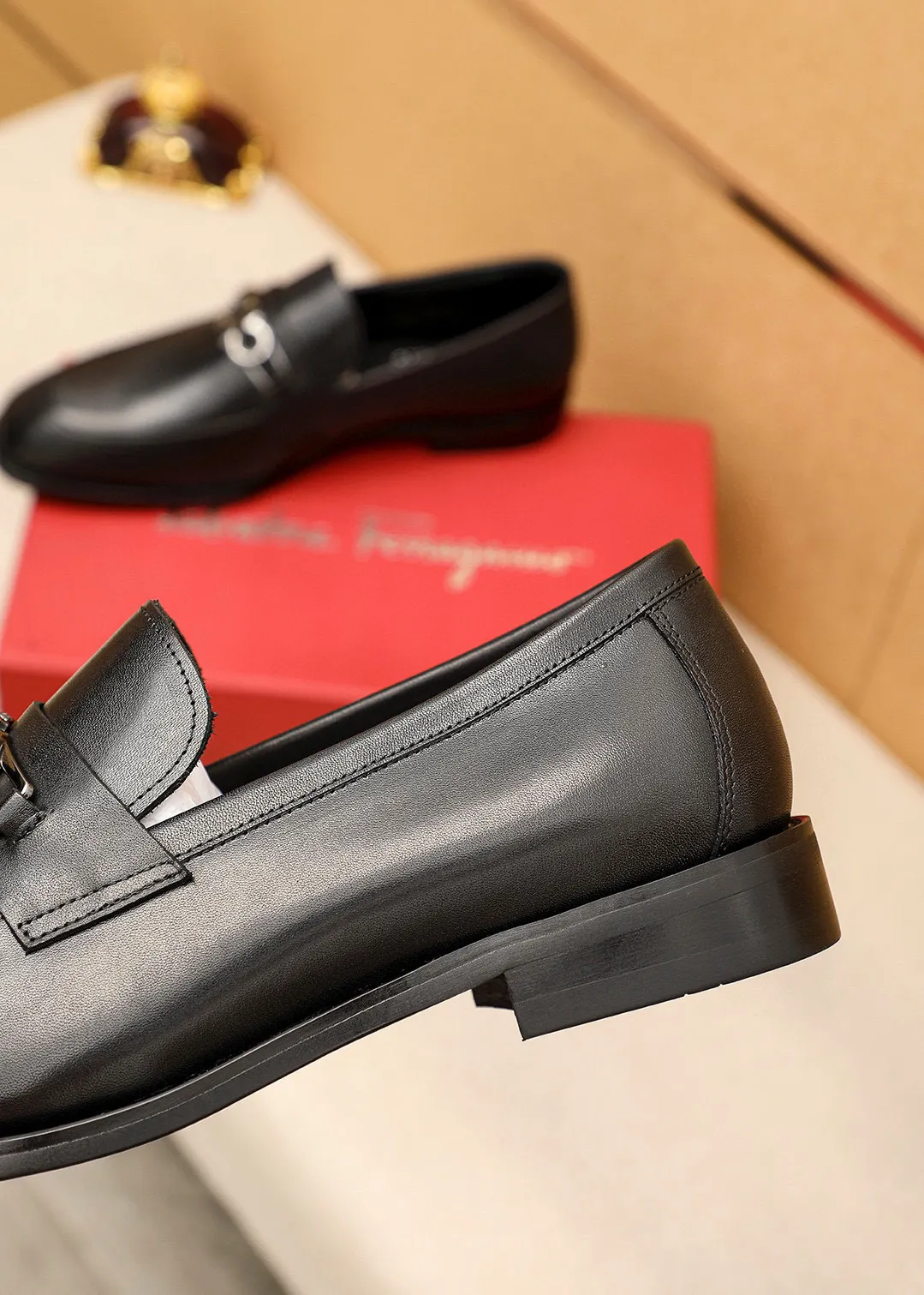 Men's shoes💰460💰 Product trademark: Ferragamo "Ferragamo" casual leather shoes Regular size: 38-44 (45🉑️customized) Product materials: Selected imported first-layer calfskin upper + luxury hardware buckle, imported water-dyed cow leather lining. Strong three-dimensional visual effect, original outsole color: 1⃣️color optional